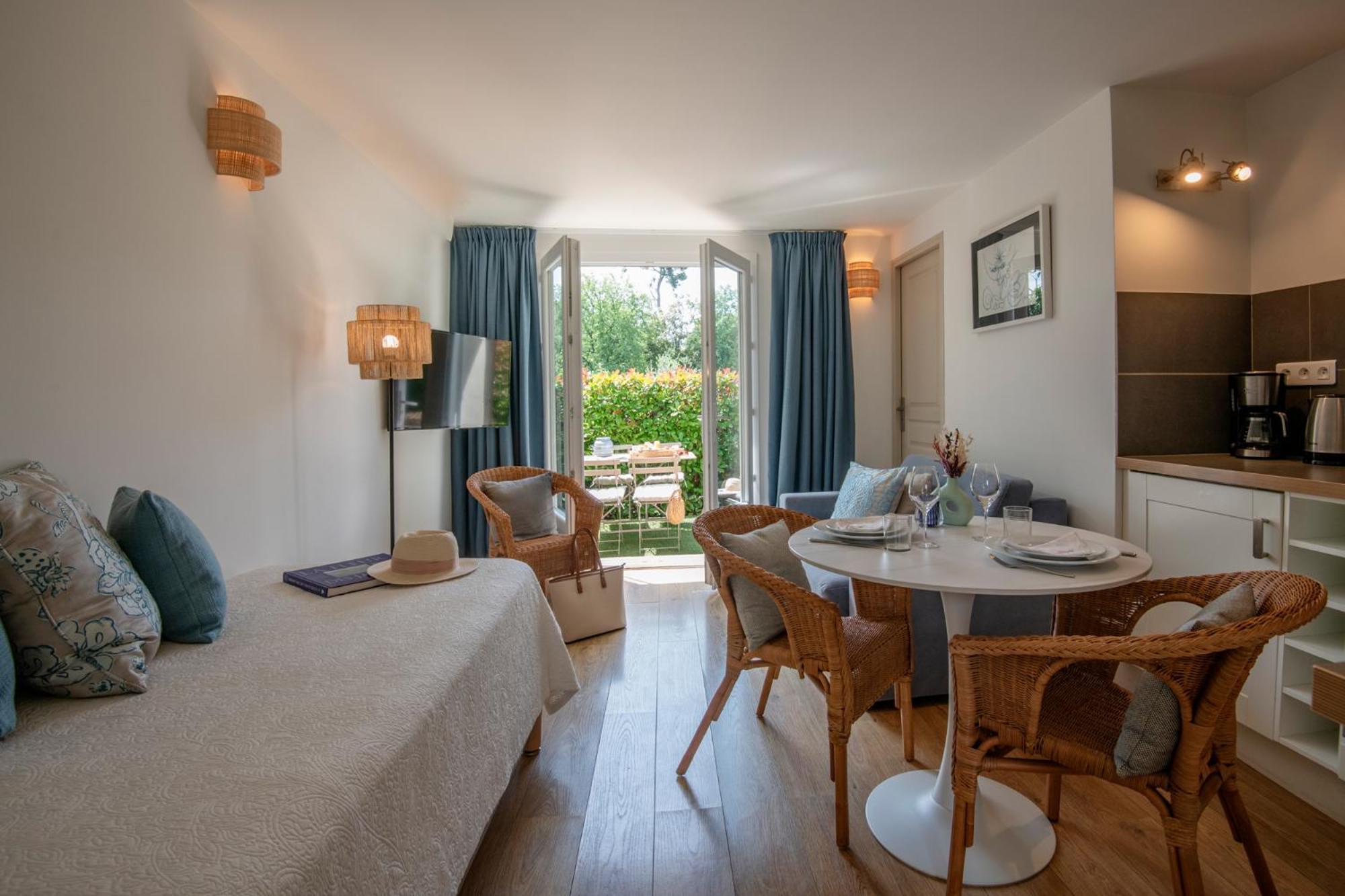 Hotel Les Messugues แซงต์-ปอล-เดอ-วองส์ ภายนอก รูปภาพ